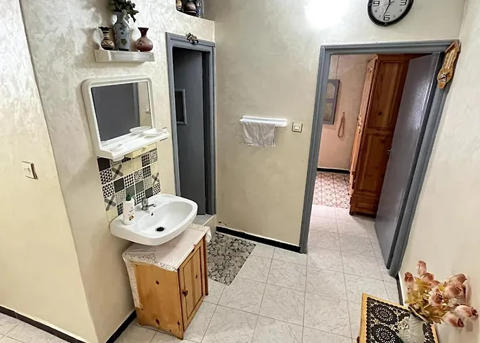 Entire Guesthouse With Private Rooftop